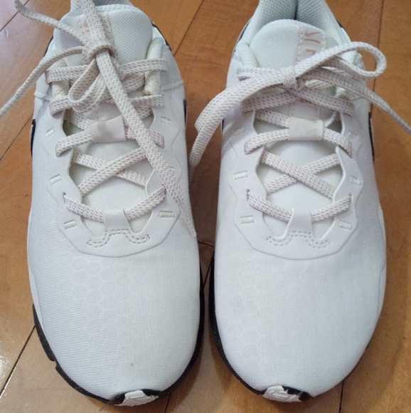 Nike Legend Essential 2 women's cross trainer athletic sneaker size 6 EUC - Picture 2 of 8